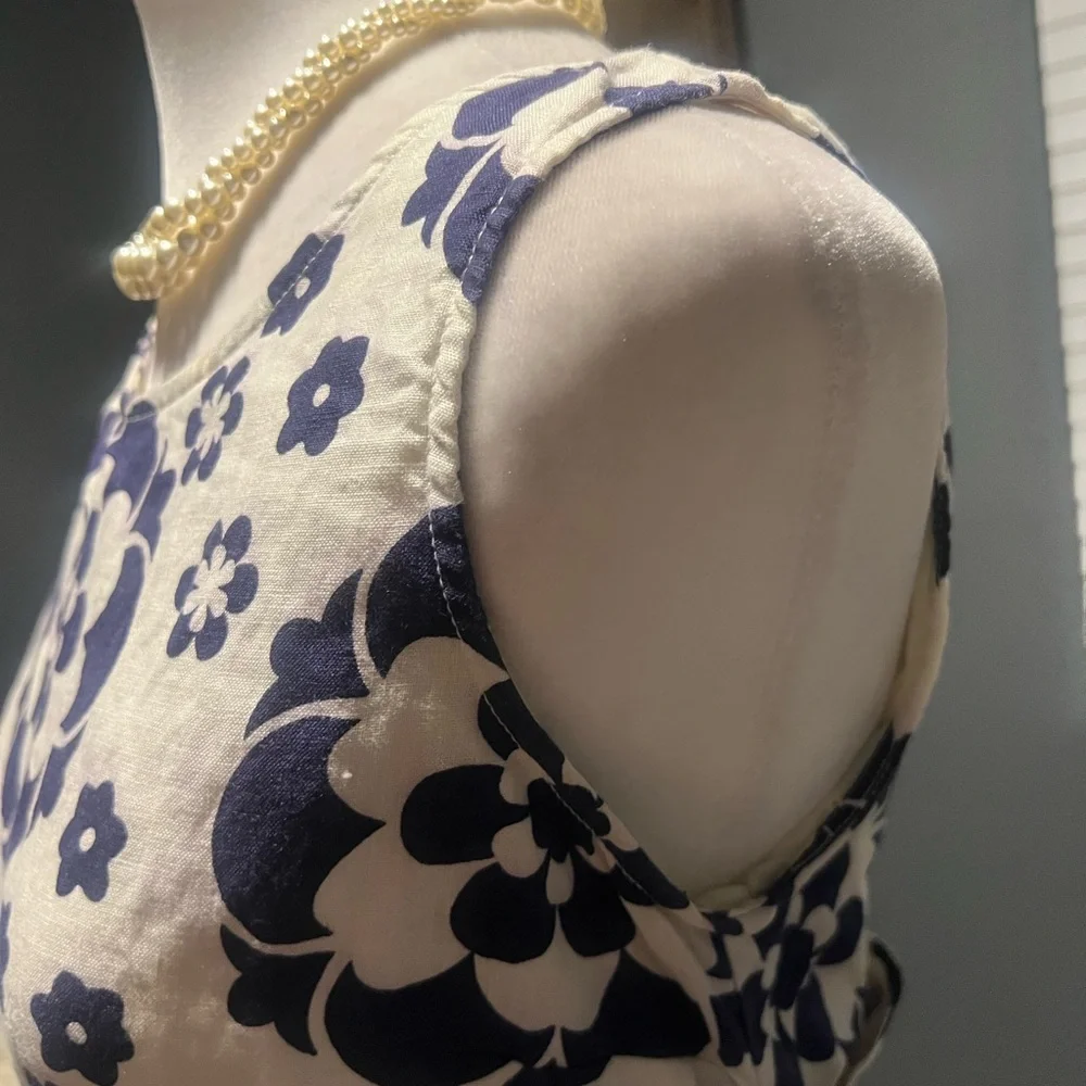 Tory Burch Linen Navy and White Floral Dress. Scalloped edges. Size 6